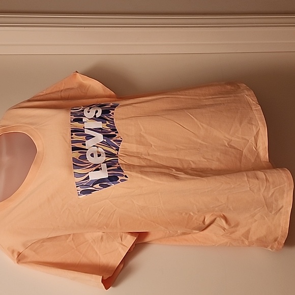 Levi's ladies tee - Picture 2 of 6